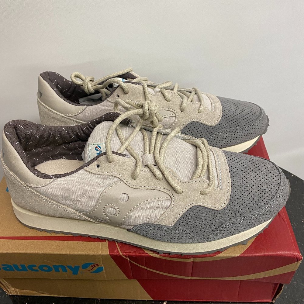 Gray Saucony Women's Dxn Trainer Fashion Sneaker